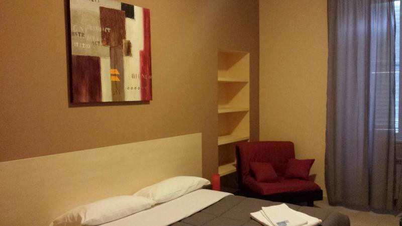 Twin Room image 3