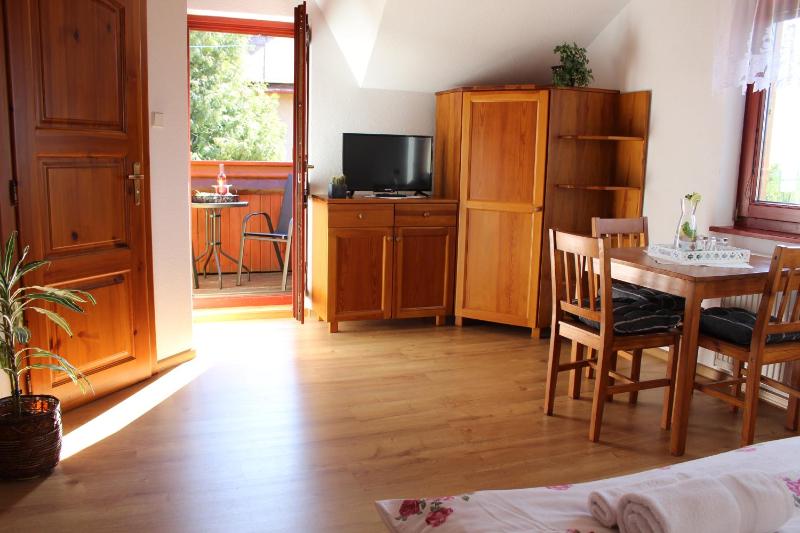 Triple Room with Balcony image 4