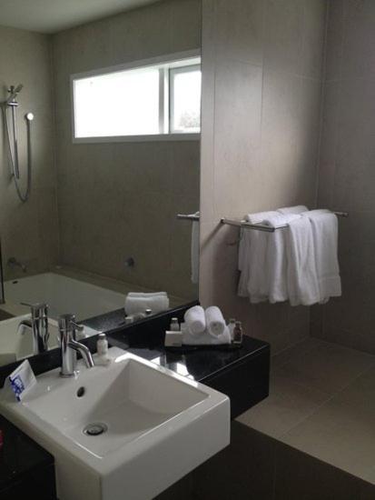 Brentwood Hotel - image 37