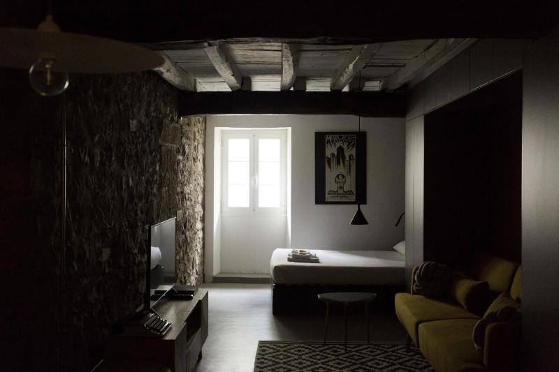 Studio Apartment image 2