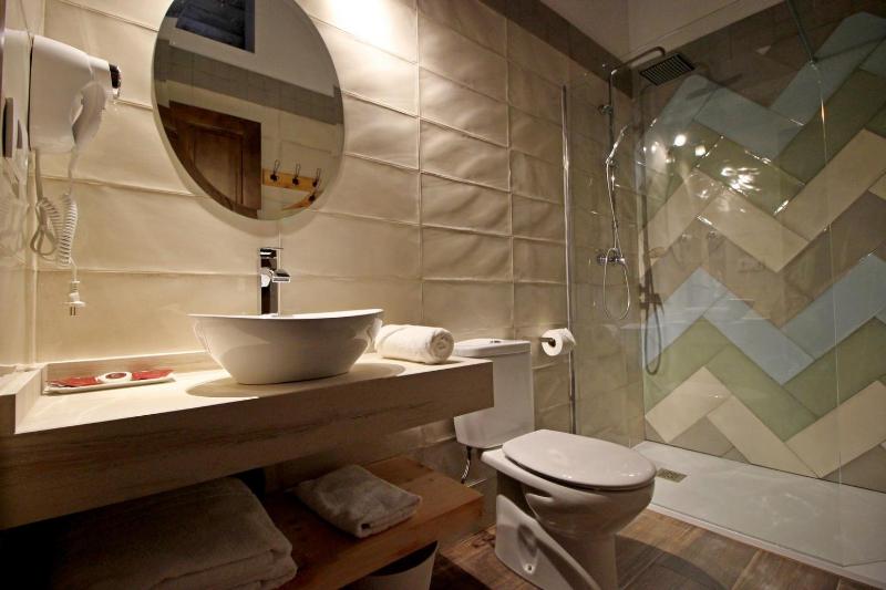 Double Room image 4