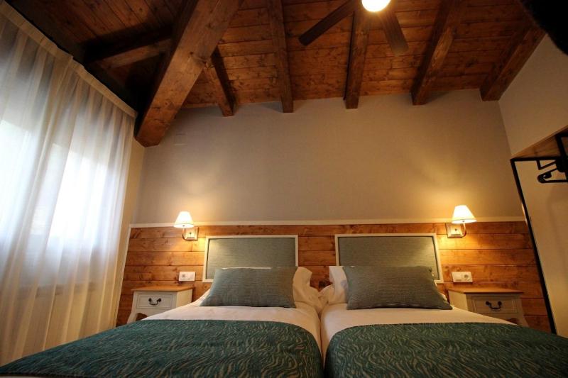 Twin Room with Garden View image 3