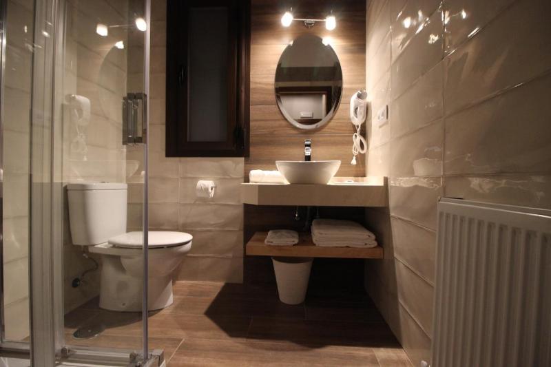 Twin Room with Garden View image 2