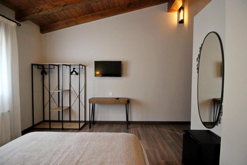 Double Room image 3