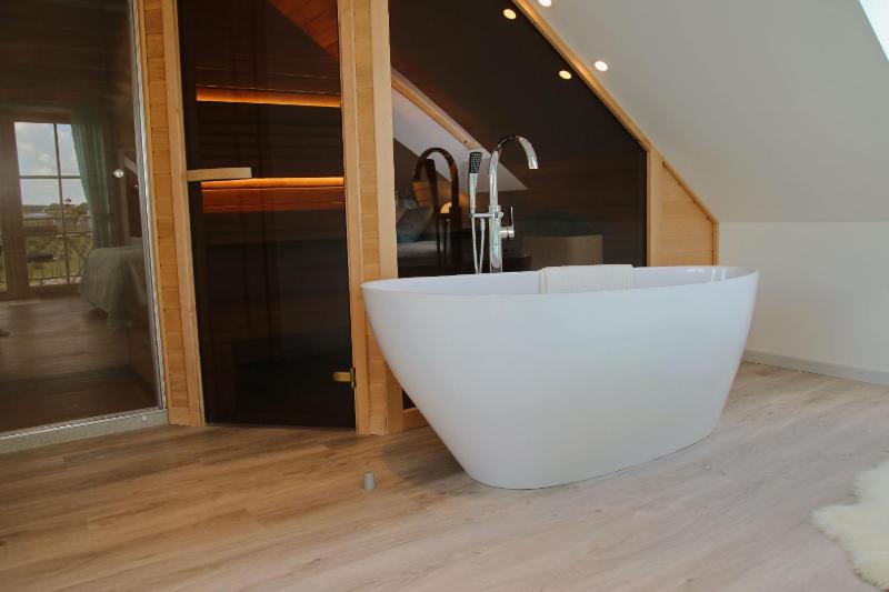 Deluxe Double Room with Balcony image 1
