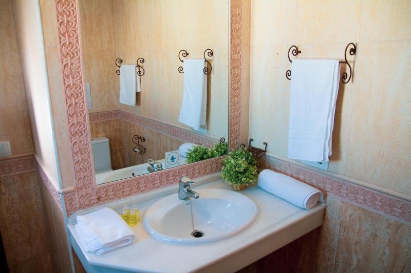 Family Room with Sea View image 4