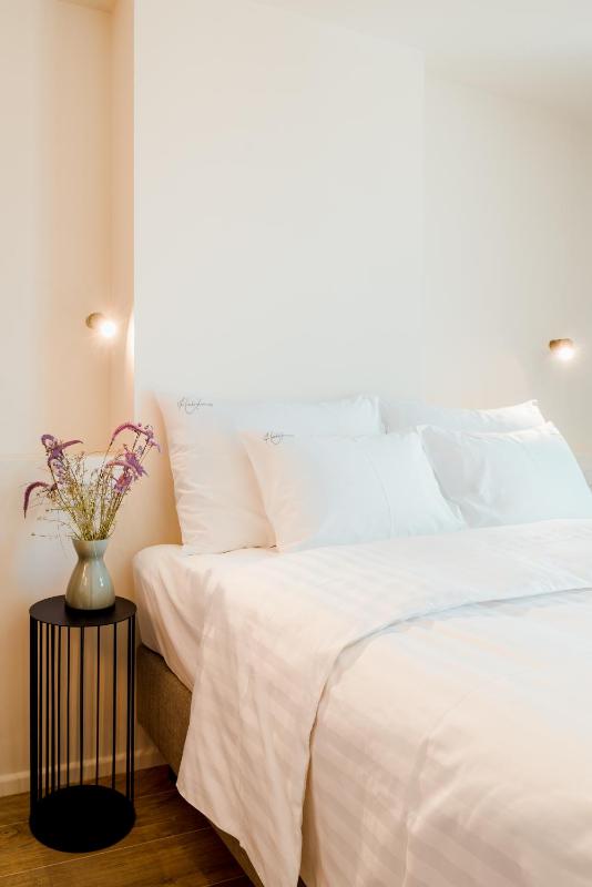 Queen Room image 3