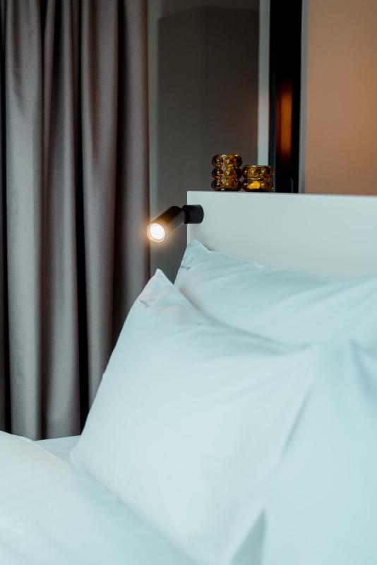 Double Room with Balcony image 4