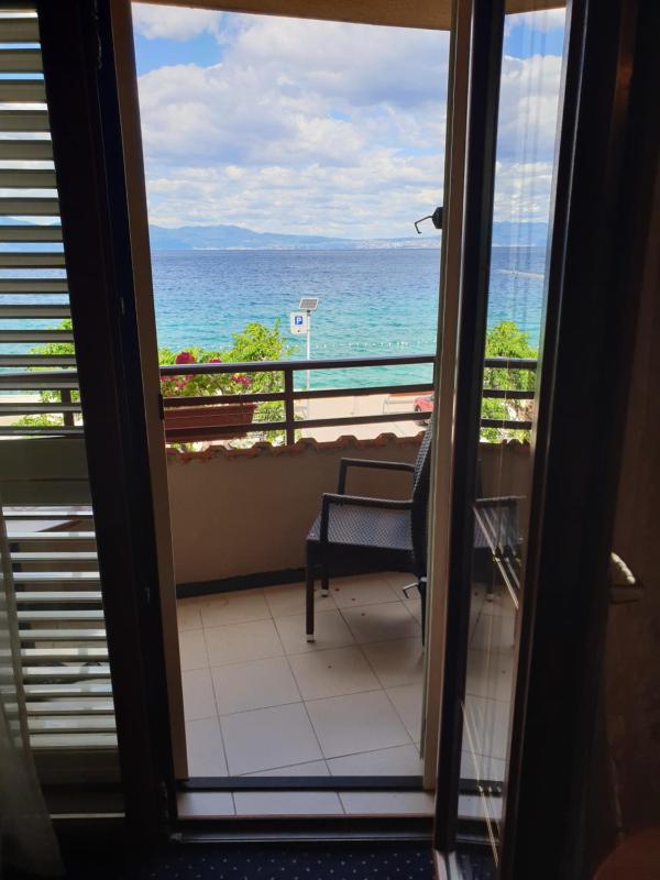 Superior Double Room with Sea View image 4