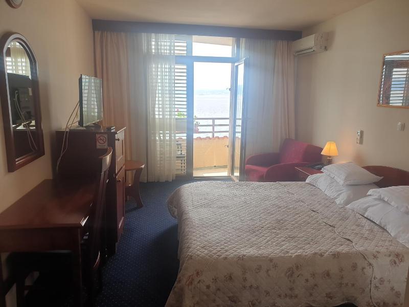 Superior Double Room with Sea View image 2