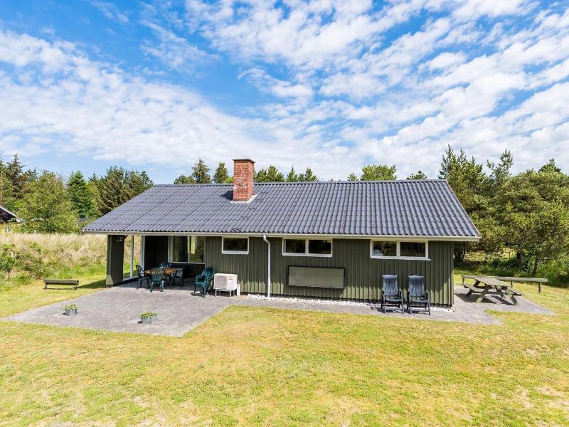Three-Bedroom Holiday Home  image 1