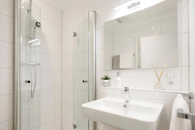 Double Room with Balcony image 2