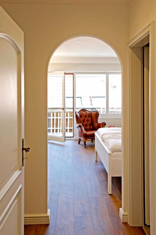 Double Room with Balcony image 3