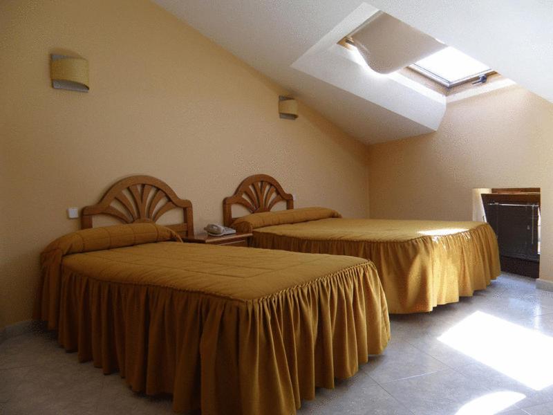 Double or Twin Room image 4