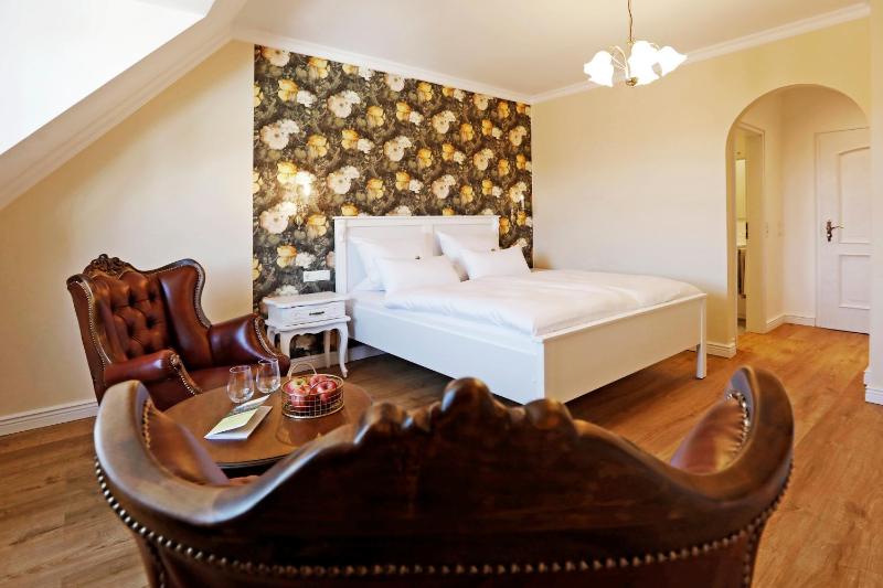 Double Room image 4