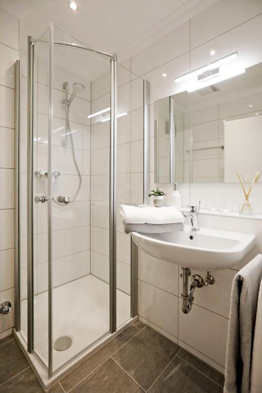 Double Room image 3