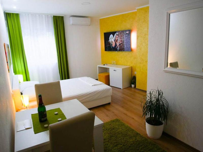 Deluxe Double Room image 4