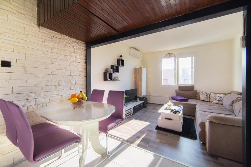 One Bedroom Apartment with Balcony image 1
