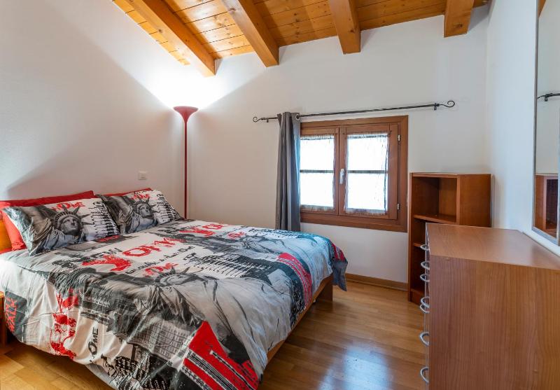 One-Bedroom Apartment image 4