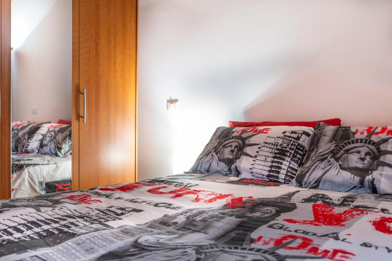 One-Bedroom Apartment image 3