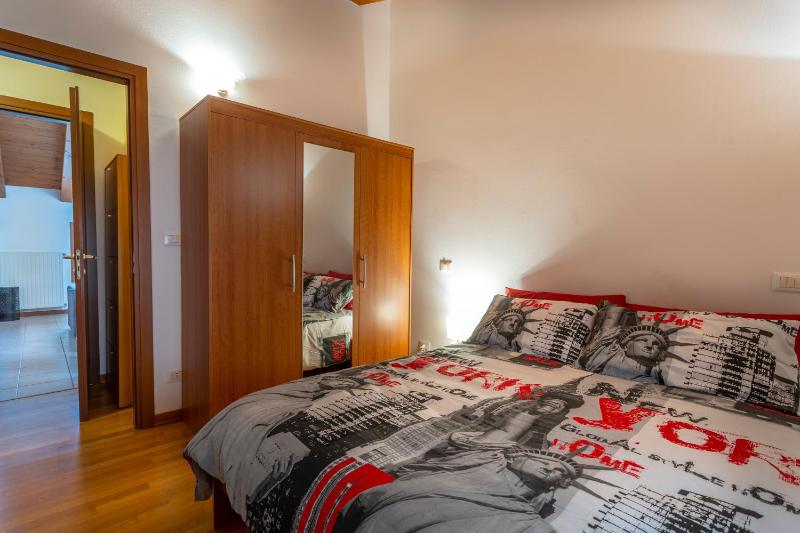 One-Bedroom Apartment image 2