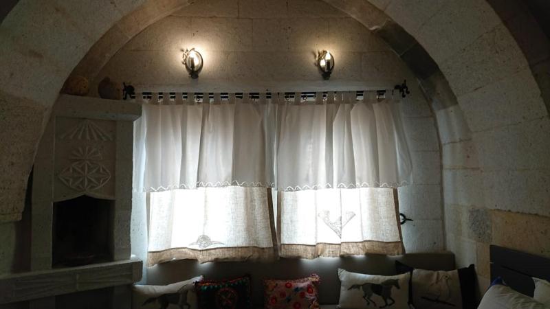 Twin Room with Mountain View image 1
