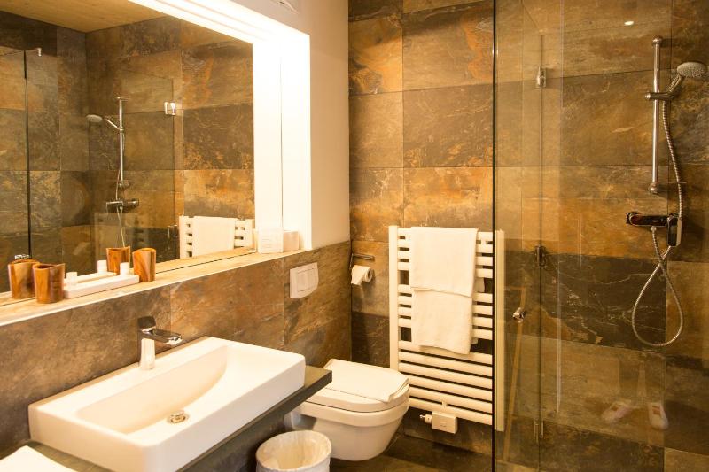 Classic Double Room with City View image 2