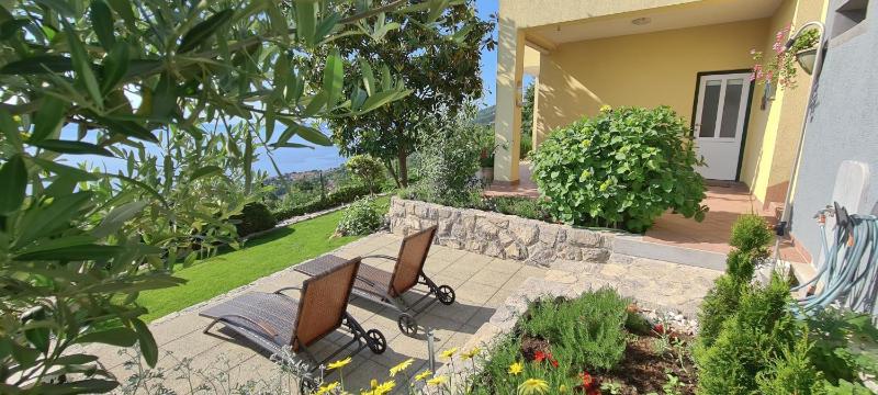 One-Bedroom Apartment with Terrace (3 Adults) image 4