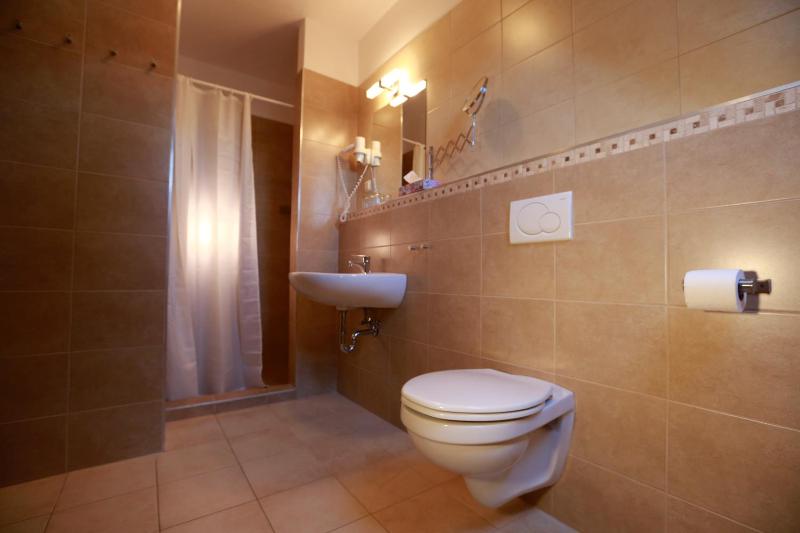 Standard Double or Twin Room with Balcony image 3