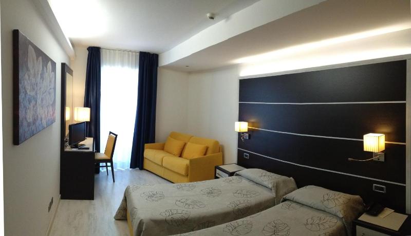 Standard Double or Twin Room with Balcony image 4
