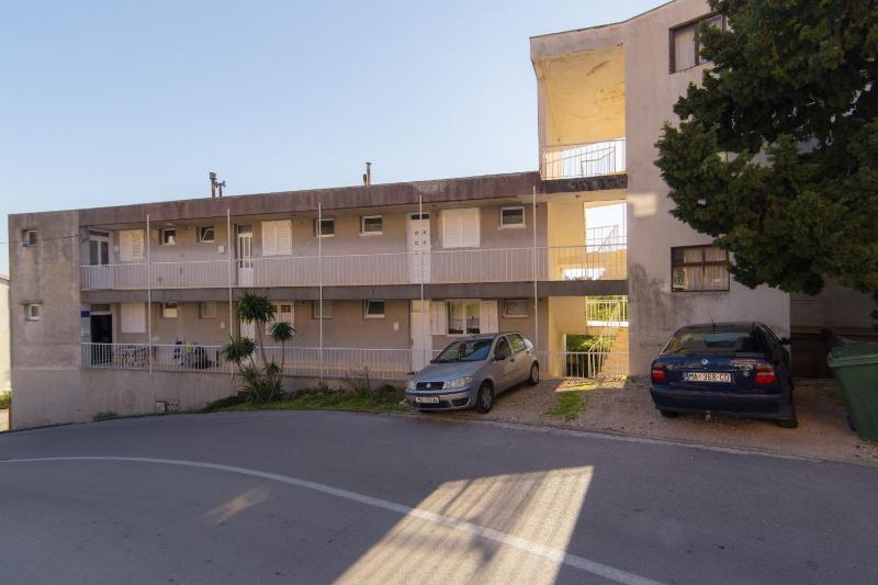 One Bedroom Apartment with Balcony image 2