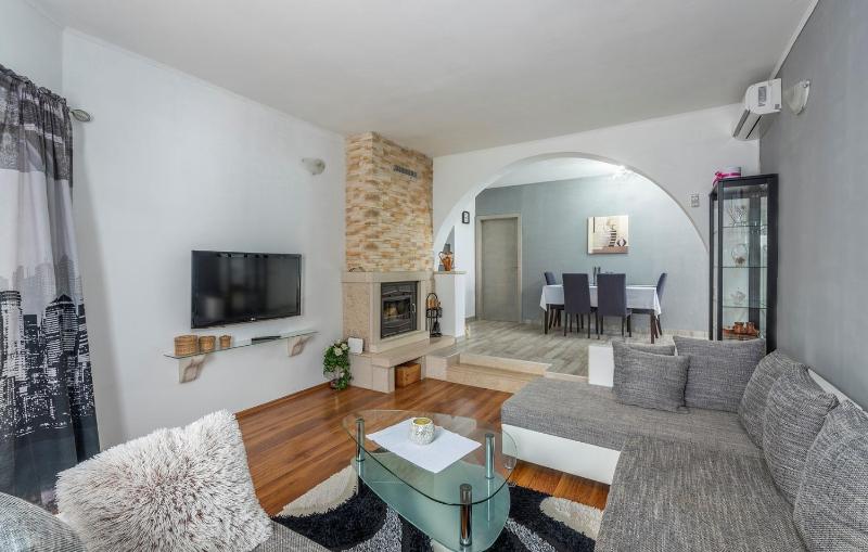 Apartment with Terrace image 3