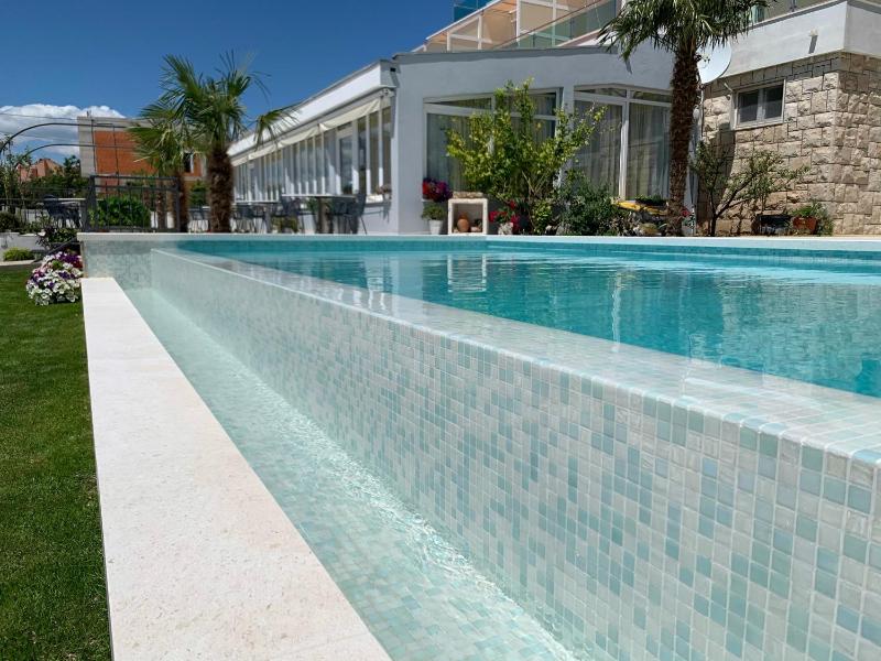 Double Room with Terrace and Sea View   image 3