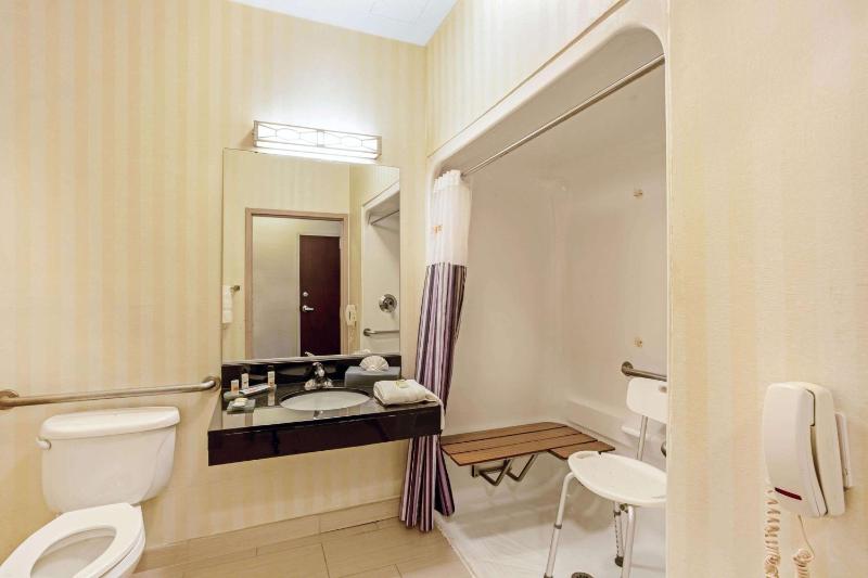 King Room - Disability Access image 4