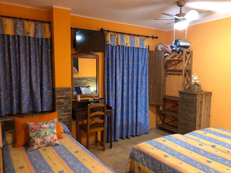 Triple Room with Shower image 4