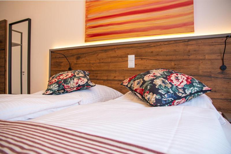 Standard Double Room image 4