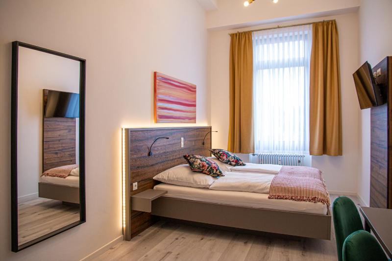 Standard Double Room image 3