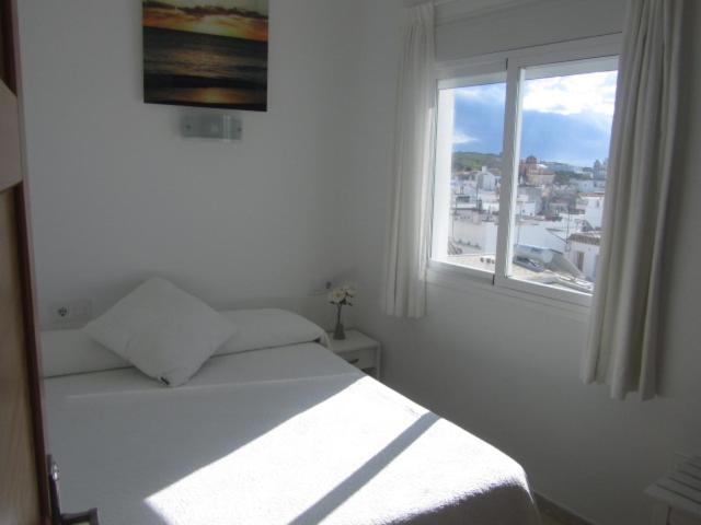 Small Double Room image 4