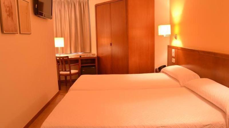 Room #9340416 image 1