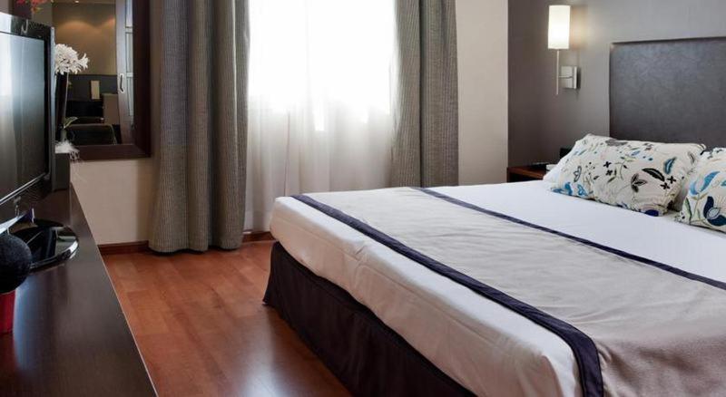 Room #9160449 image 3