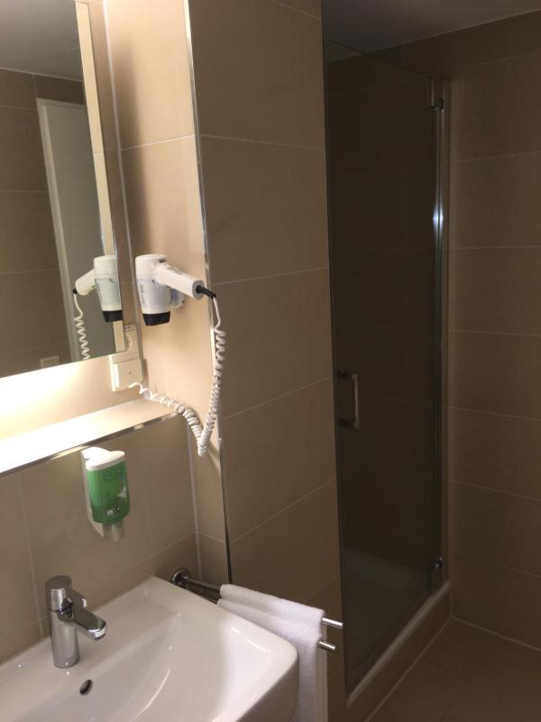 Double Room with Private Bathroom - Kardinal Wendel House image 2