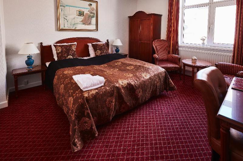 Room #2494906 image 3