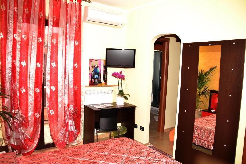 Classic Double Room with Balcony image 3
