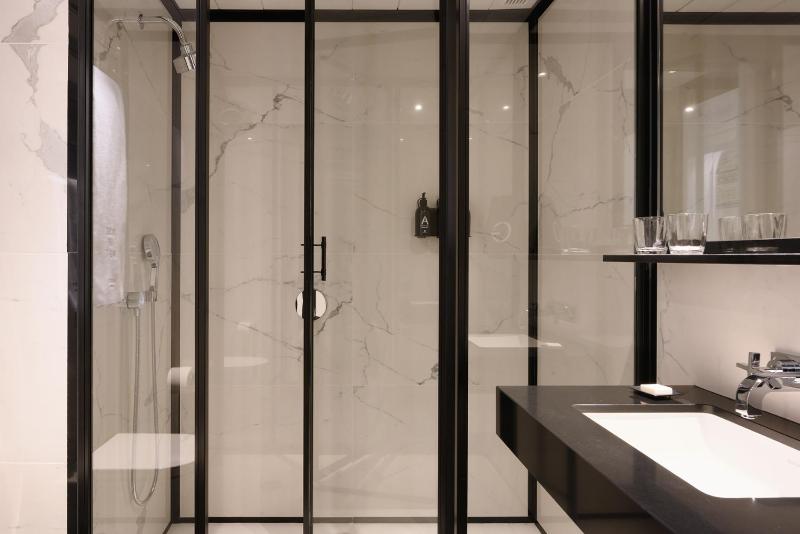 Basic Double Room with Spa Access image 3