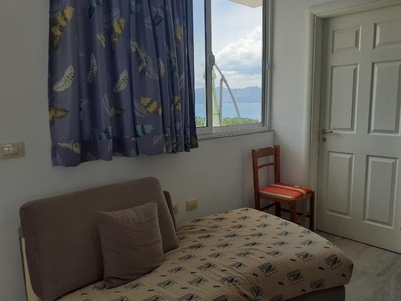 Studio Apartment with Sea View image 1