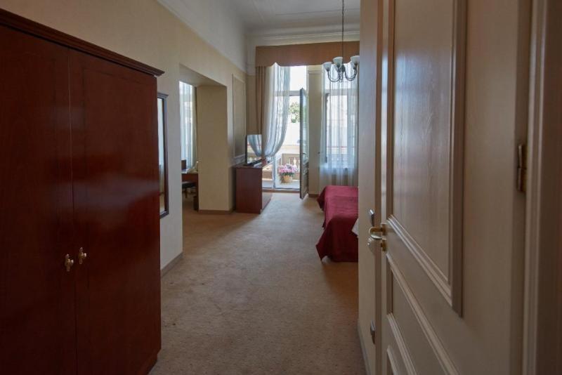 Room #8717019 image 1
