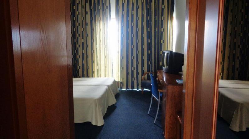 Room #4065215 image 3