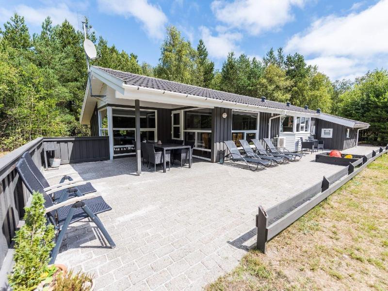 Four-Bedroom Holiday Home image 2