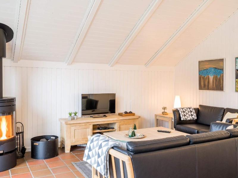 Three-Bedroom Holiday Home  image 1
