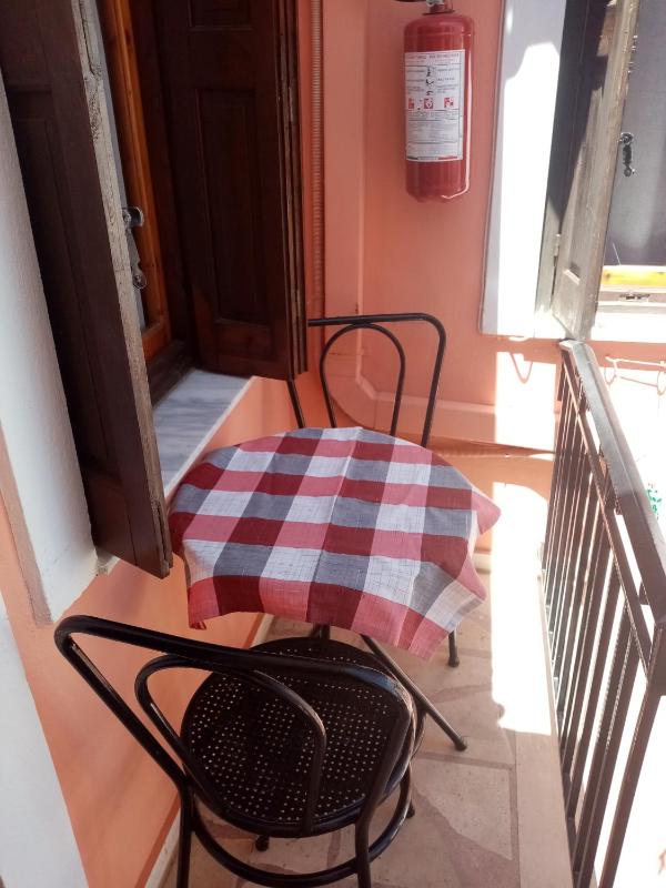 Studio with Balcony image 2
